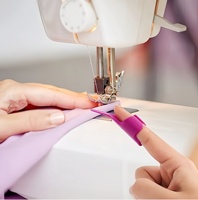 Poussoir de doigt de couture en plastique anti-dérapant en gros accessoire de couture protecteur de pouce