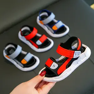 Sıcak satış tasarımcıları çocuk erkek ve kız yazlık terlik rahat spor hafif plaj sandaletleri açık çocuk ayakkabı
