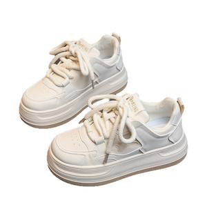 Baskets de sport printemps-automne 2025 pour filles, nouvelles chaussures décontractées pour garçons, chaussures tendance pour enfants en cuir synthétique beige et noir à lacets avant - Product Image 2