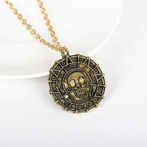 Collana <span class=keywords><strong>Pirati</strong></span> <span class=keywords><strong>dei</strong></span> Caraibi in Oro, Collana da Uomo con Ciondolo a Forma di Teschio - Product Image 5