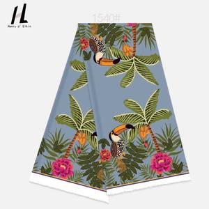Tela <span class=keywords><strong>de</strong></span> Poliéster con Estampado <span class=keywords><strong>de</strong></span> Pájaro Carpintero Estilo Hawaiano, Pájaro Exótico con Palmeras y Flores para Blusas y Vestidos Mumu - Product Image 5
