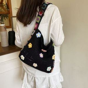 Bolso de Mano Tejido a Crochet con Diseño Floral, Ligero, de Gran Capacidad, para Llevar al Hombro o Cruzado, Ideal para la Playa en Verano - Product Image 2