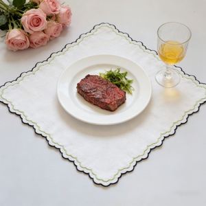 Set de table carré réutilisable brodé festonné de 15 pouces, résistant à la chaleur, pour la décoration de table - Product Image 3