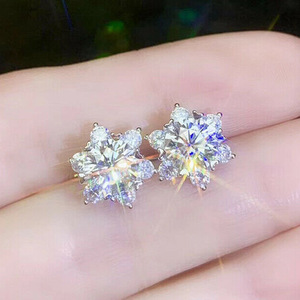 Nuovi Orecchini a Perno con Fiore di Cristallo, Eleganti Gioielli da Donna di Tendenza Stile Celebrità - Product Image 4
