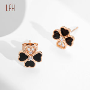 Pendientes de Trébol de Cuatro Hojas Modernos y Sencillos con Circonita Cúbica y Estilo de Oro Real de 18K para Regalos de Fiesta de Compromiso para Mujer - Product Image 4
