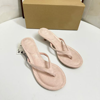 Sandali infradito da donna tinta unita con tacco a spillo basso, cinturino tra le dita, colore kaki, estivi, a punta aperta