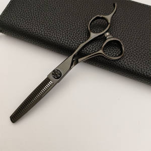 Tijeras de Peluquería Negras Walt de 6 Pulgadas, Tijeras de Entresacar para Diestros, Uso en Salón de Belleza, Acero Inoxidable, Grado Profesional - Product Image 5