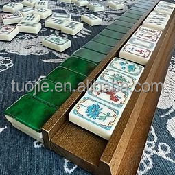 Juego de Mahjong Plegable de Lujo Moderno Personalizado con 160 Fichas Acrílicas Verdes Grabadas, Regalo de Navidad - Product Image 2