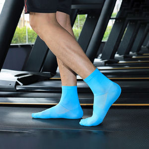 Calcetines para correr de diseño personalizado, calcetines de compresión lisos profesionales transpirables, calcetines deportivos con logotipo personalizado para hombre azul - Product Image 2