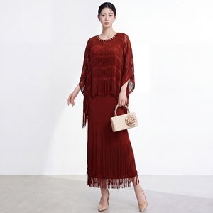 Vestido midi plisado Miyake para mujer, talla grande, diseño informal, tejido a rayas, transpirable, moderno, con borlas, para otoño. - Product Image 1