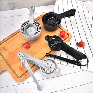 Ensemble de 17 tasses et cuillères à mesurer en plastique Ousine, noir et gris, outils de pâtisserie avec graduations pour la cuisine - Product Image 1