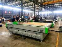 La machine de découpe numérique à grande vitesse SUDA SD RVV est équipée d'un système de contrôle leyu et d'un servomoteur leadshine.
