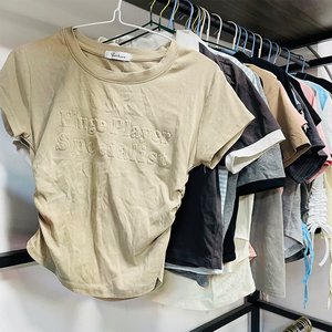 T-shirt estive con maniche corte da <span class=keywords><strong>donna</strong></span> di seconda mano le balle di abbigliamento della Germania sono perfette per la frugalità e la moda sostenibile - Product Image 5