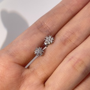 Pendientes de Botón Redondos de Latón Chapado en Oro con Circonita Cúbica Blanca de Tianyu Gems, Diseño Moderno y a la Moda - Product Image 3