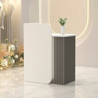 Comptoir de caisse pour petite boutique de vêtements, salon de beauté, salon de manucure, bar minimaliste moderne, salon de coiffure, fleuriste, comptoir de restauration avec éclairage