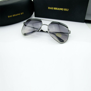 2023 nuovi occhiali da sole da uomo e da donna con montatura in metallo per sopracciglia in gelatina nera europea e americana all'ingrosso - Product Image 3