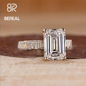 Bague de fiançailles de luxe en argent 925 avec pierres latérales en émeraude certifiée IGI et diamants de laboratoire VVS CVD créés en laboratoire - Product Image 2