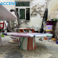 Table basse en fibre de verre peinte à la main, art abstrait, table centrale personnalisée en FRP avec peinture graffiti colorée pour galerie, designer, showroom