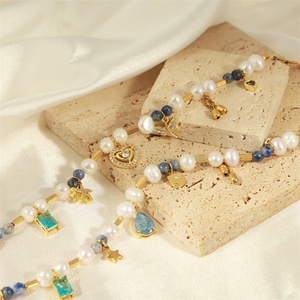 Collier ras du cou étanche en acier inoxydable doré avec perles, breloques en pierre naturelle unique et perles d'eau douce - Product Image 3