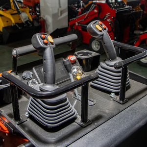 Mini Skid Steer Loader Dam Embankment Mowing 1800KG <b>Weight</b> Crawler Undercarriage - Product Image 4