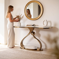 Table console d'entrée ou d'appoint de salon de luxe, avec plateau en pierre ondulée irrégulière et base robuste en métal noir