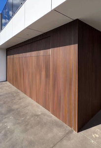 Grille <span class=keywords><strong>de</strong></span> sécurité moderne automatique électrique en aluminium galvanisé en <span class=keywords><strong>acier</strong></span> sectionnel pour <span class=keywords><strong>porte</strong></span> <span class=keywords><strong>de</strong></span> <span class=keywords><strong>garage</strong></span> couleur bois Portail commercial vertical - Product Image 5