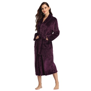 Peignoir en flanelle doux et chaud surdimensionné pour femme avec capuche, épais et moelleux, idéal pour l'hiver - Product Image 2