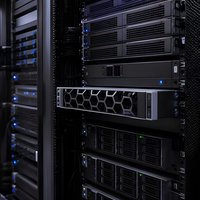 Rakitan Perangkat Keras Fleksibel R740 Menggunakan Chassis Rak 2U yang Dapat Diperluas untuk Komponen Server CPU, RAM, dan Penyimpanan