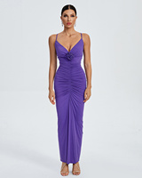 Robe de soirée longue décontractée et formelle pour femme Ocstrade, violette, à fines bretelles, col en V, avec roses 3D, fronces sur le devant et fente haute