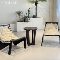 Chaise d'extérieur en bois avec assise et dossier en sangle tressée pour jardin, patio et villa