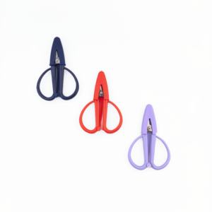 Mini Tijeras Pequeñas y Afiladas Multiusos con Funda, Tijeras Pequeñas para Detalles, para Viajes, Manualidades, Costura, Bordado, Bricolaje - Product Image 2