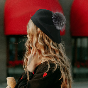 Bérets tricotés en gros pour femmes, collection automne-hiver, avec <span class=keywords><strong>pompon</strong></span> en fourrure personnalisé, bonnets unis tendance - Product Image 6