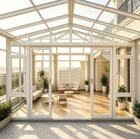 Véranda triangulaire en aluminium blanc avec toit en verre trempé transparent pour villa extérieure et entrepôt