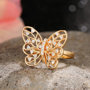 Anello traforato a forma di farfalla per donna, elegante gioiello per l'indice in stile principessa - Product Image 1
