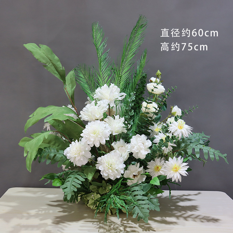 Grande fleur en pot de plumes de style forêt