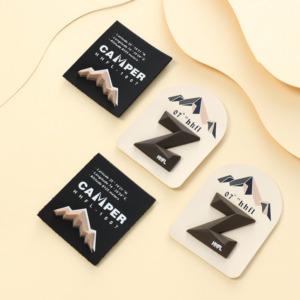 Parche de Cuero en Rollo con Logotipo Grabado <span class=keywords><strong>para</strong></span> Prendas <span class=keywords><strong>y</strong></span> <span class=keywords><strong>Ropa</strong></span>, Venta al Por Mayor - Product Image 4