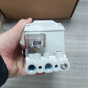 Posicionador de Válvulas Inteligente Rotork Yt-3300 con Comunicación Hart para Control de Válvulas - Product Image 2