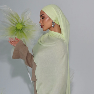 Venta al por mayor personalizado fino transpirable Modal Hijab bufanda musulmana mujeres elástico liso envolturas chal Color bloqueo multifunción largo - Product Image 2