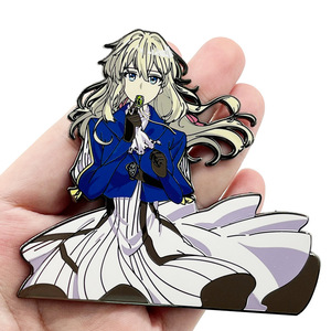 Spilla in lega di Anime viola <span class=keywords><strong>Evergarden</strong></span> da 10cm spille a bottone a fumetti spille per vestiti accessori smaltati con distintivo dei cartoni animati - Product Image 5