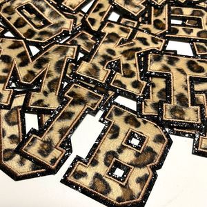 Parches Termoadhesivos de PVC con Letras de Chenilla de 8cm, Diseño de Leopardo, Ecológicos y Personalizados, con Lentejuelas Bordadas para Ropa - Product Image 1