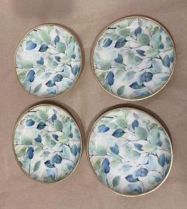 Sous-verre artisanal à motif de feuilles avec imprimé botanique bleu-vert pour une décoration élégante de la maison et de la table à manger - Product Image 1