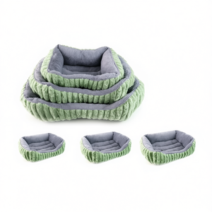 Set di Tre Pezzi per Cuccia Quadrata in Peluche di Coniglio Verde Fagiolo per Animali Domestici - Product Image 3