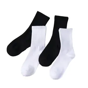 Casal estilo cor sólida preto branco Midtube meias mulheres slouch meias higroscópico suor liberação
