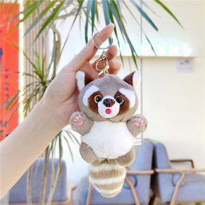 Venta al por mayor lindo pequeño <span class=keywords><strong>Panda</strong></span> de peluche colgante <span class=keywords><strong>red</strong></span> <span class=keywords><strong>rojo</strong></span> dibujos animados llavero muñeca con mapache hecho de algodón - Product Image 4