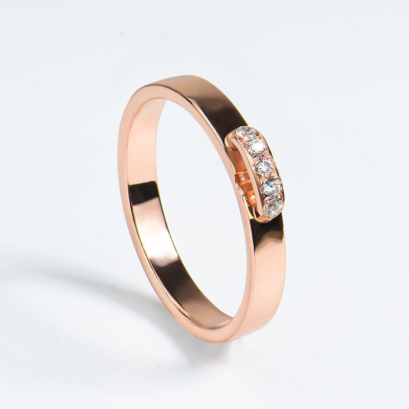 แหวนสี่เม็ด