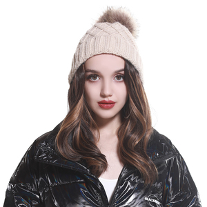 Cappello Beanie con <span class=keywords><strong>Parrucca</strong></span> Ondulata Corta Ombré <span class=keywords><strong>Grigia</strong></span> per Autunno e Inverno, Estensioni per Capelli Lunghi Sintetici, Cappelli Invernali con <span class=keywords><strong>Parrucca</strong></span> per Signore - Product Image 5
