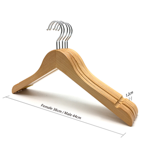 ไม้แขวนเสื้อไม้ธรรมชาติคุณภาพพรีเมียม รุ่นใหม่ พร้อมโลโก้ สำหรับเสื้อผ้าสตรี - Product Image 6