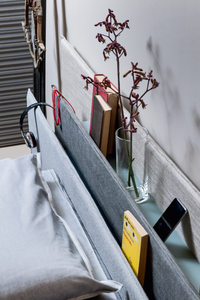 Cama King Size Vele de Lujo, Estilo Italiano de Mediados de Siglo, con Paneles de Madera Sólida y Acabado Cromado - Product Image 4