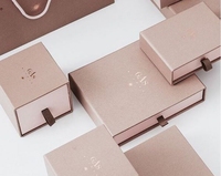 Boîte d'emballage de bijoux en carton rigide écologique avec logo personnalisé, doublure en éponge, jetable et imperméable, vente en gros