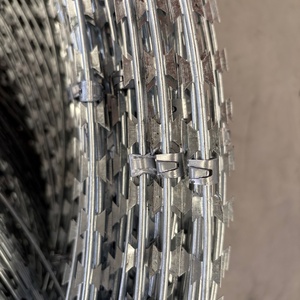Alambre de Púas <span class=keywords><strong>Concertina</strong></span> de Acero Inoxidable de Alta Calidad con Recubrimiento Galvanizado para <span class=keywords><strong>Defensa</strong></span> Residencial y Comercial - Product Image 4